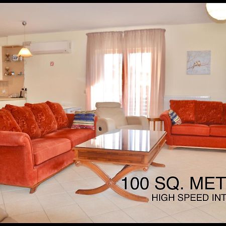 Giorgos Large Size Apartments -Family Friendly With Free Parking And Yard Views Iraklio Eksteriør billede
