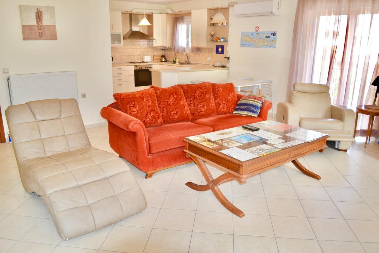 Giorgos Large Size Apartments -Family Friendly With Free Parking And Yard Views Iraklio Eksteriør billede