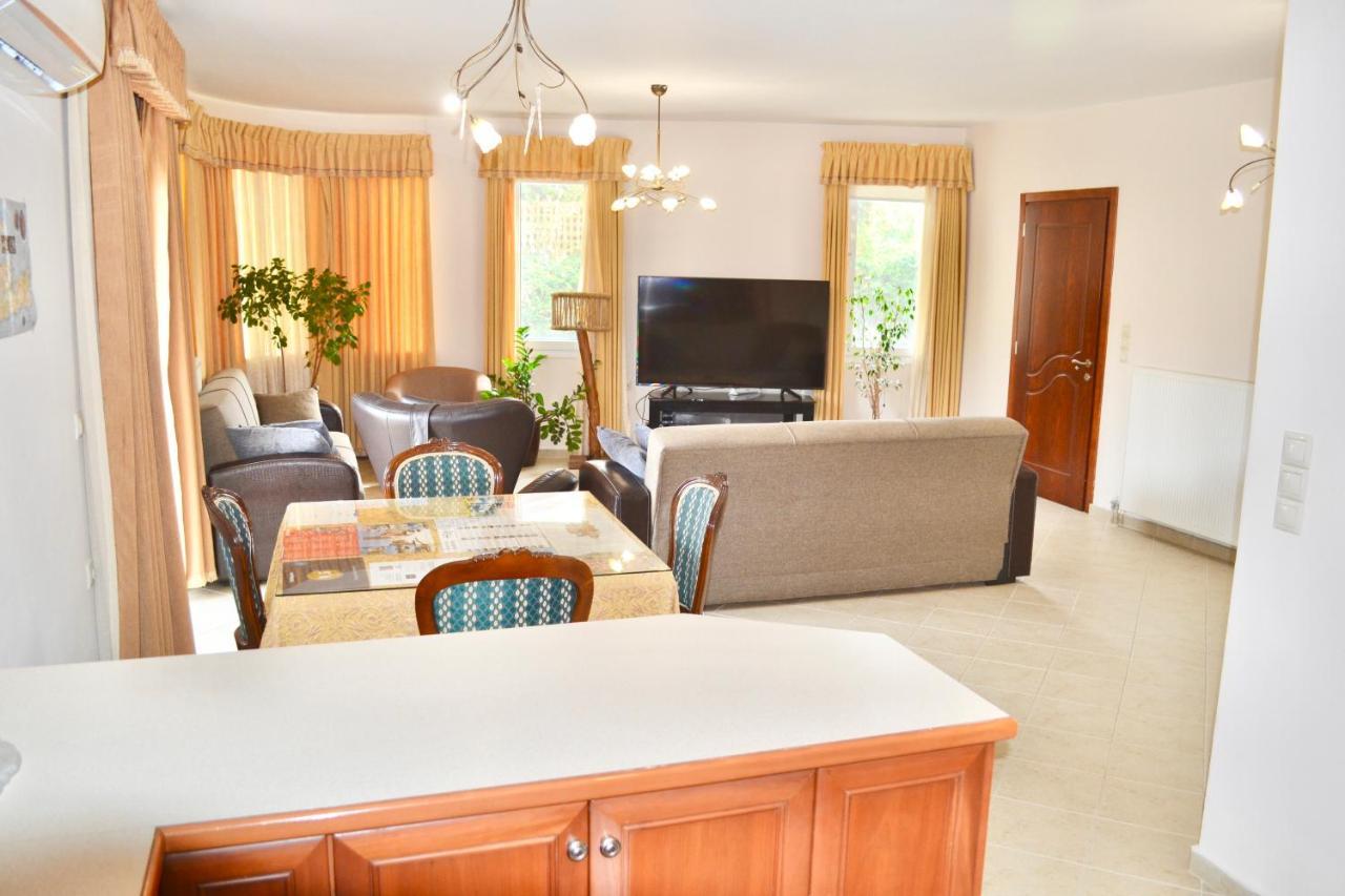 Giorgos Large Size Apartments -Family Friendly With Free Parking And Yard Views Iraklio Eksteriør billede