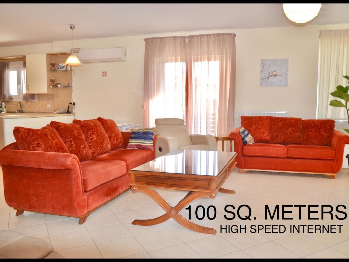 Giorgos Large Size Apartments -Family Friendly With Free Parking And Yard Views Iraklio Eksteriør billede
