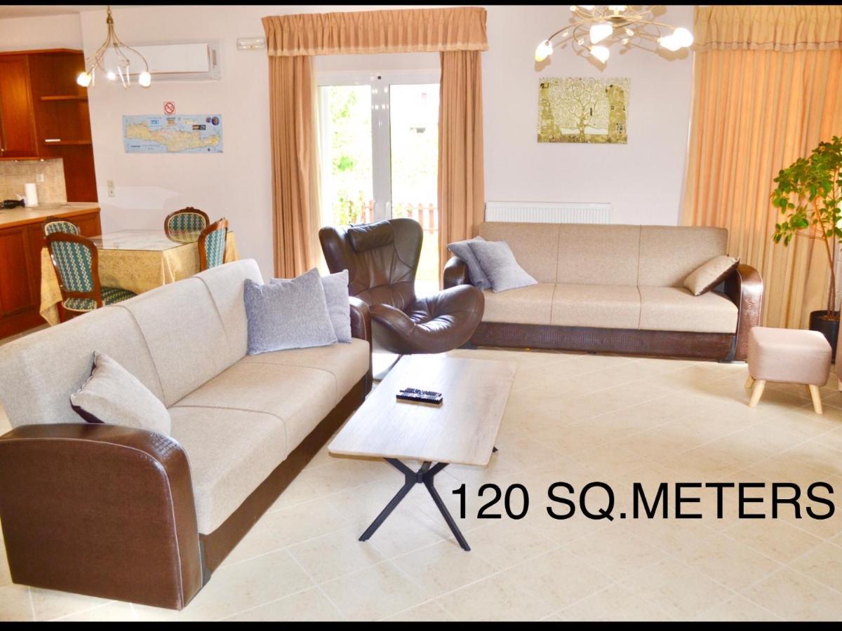 Giorgos Large Size Apartments -Family Friendly With Free Parking And Yard Views Iraklio Eksteriør billede