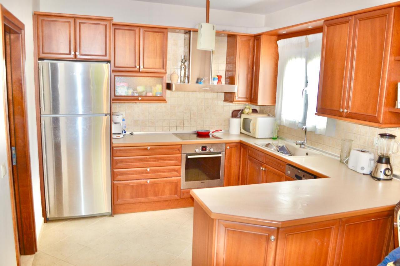 Giorgos Large Size Apartments -Family Friendly With Free Parking And Yard Views Iraklio Eksteriør billede